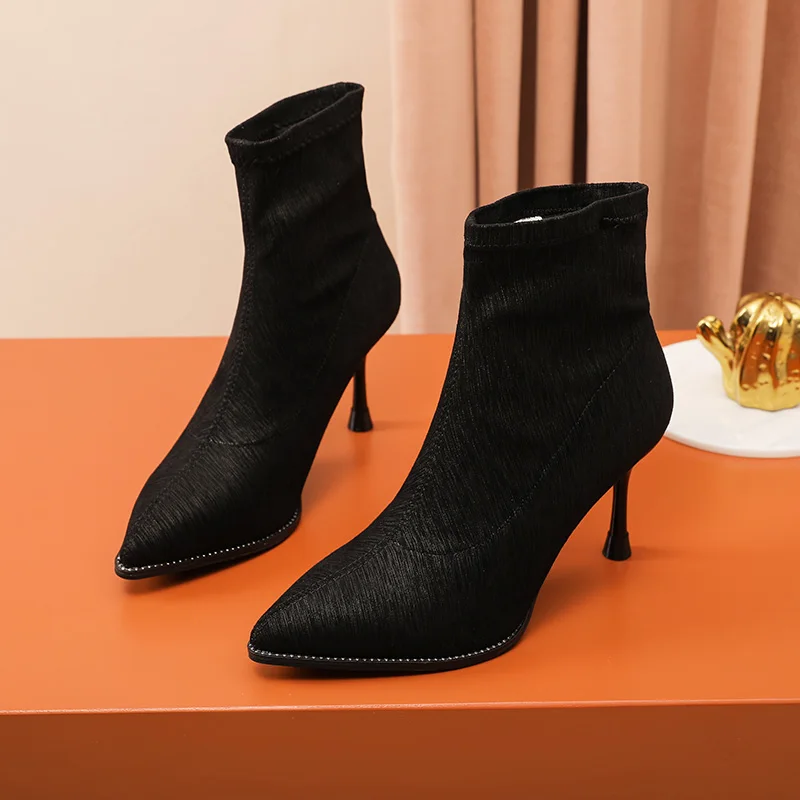

Dusto2021 new winter European and American high heel pointed Rhinestone decorative car sewing sleeve thin heel short boots women