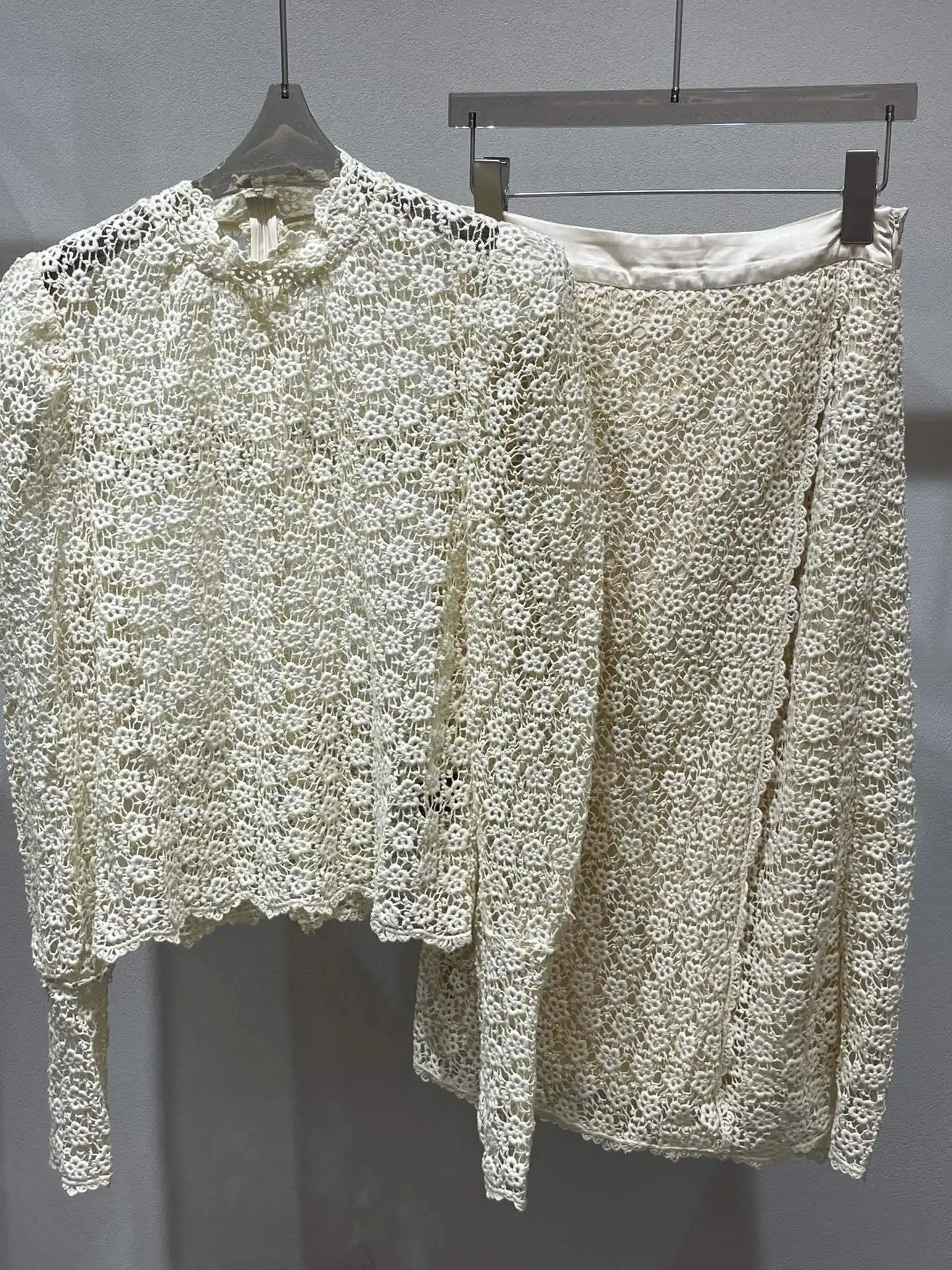 

Винтажные кружевные комплекты высокого качества, винтажные топы с оборками на воротнике и пышными рукавами, юбки, европейские модельные ди...