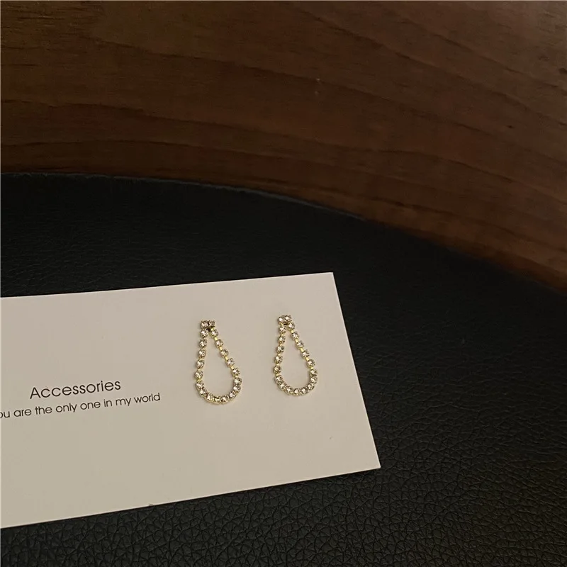 Блестящие серьги гвоздики Стразы для женщин маленькие в форме капли воды