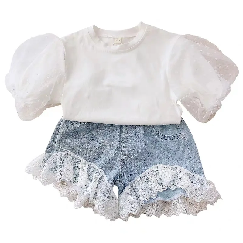 

2020 Summer New Girls Suit Baby Girl Princess Puff Sleeve Top plus Lace Stitching Denim Shorts Suit