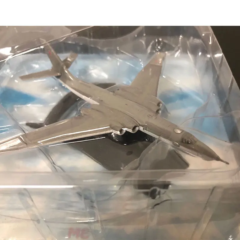 1/400 масштаб Россия M-4 Bison Strategic Bomber литая под давлением металлический армейский самолет модель игрушка для коллекции, подарок, дети, украшение