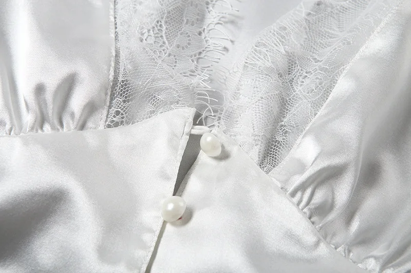 Элегантная белая кружевная футболка Femme с v-образным вырезом и длинным рукавом