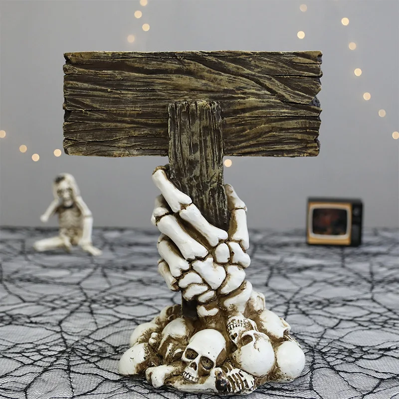 

Halloween Decor Skeleton Hand Holding A Sign Resin Simulation Creepy Ornament Cosplay Party Prop Garden Statue HANW88