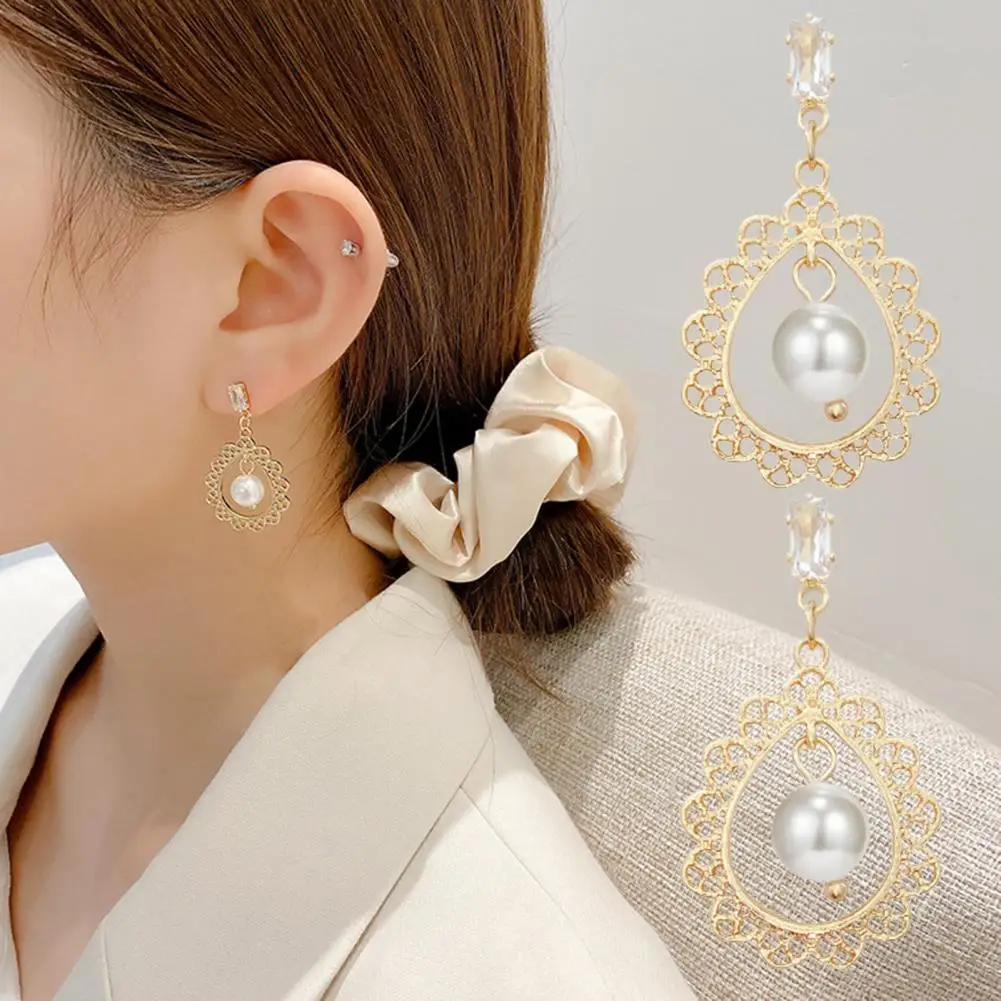 

50%HOT 2Pcs/Set Ear Studs Vintage Hollow Out Design Gold Imitation Pearls Dangle Earrings for Dating