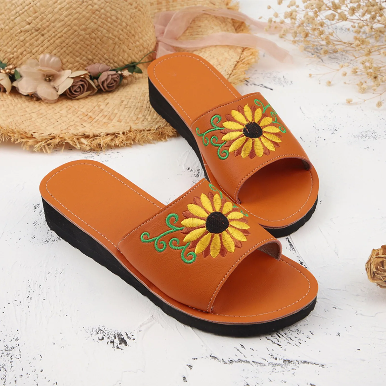 

Summer Women Slippers Fashion Women Casual Shoes Breathable Outdoor Leisure Sandals Slippers Couple Home Ladies Outdoor Shoes