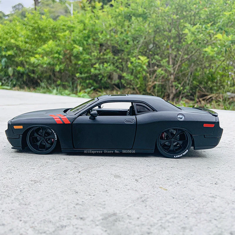 Модель автомобиля Maisto 1:24 2008 Dodge Challenger из сплава декоративная коллекция