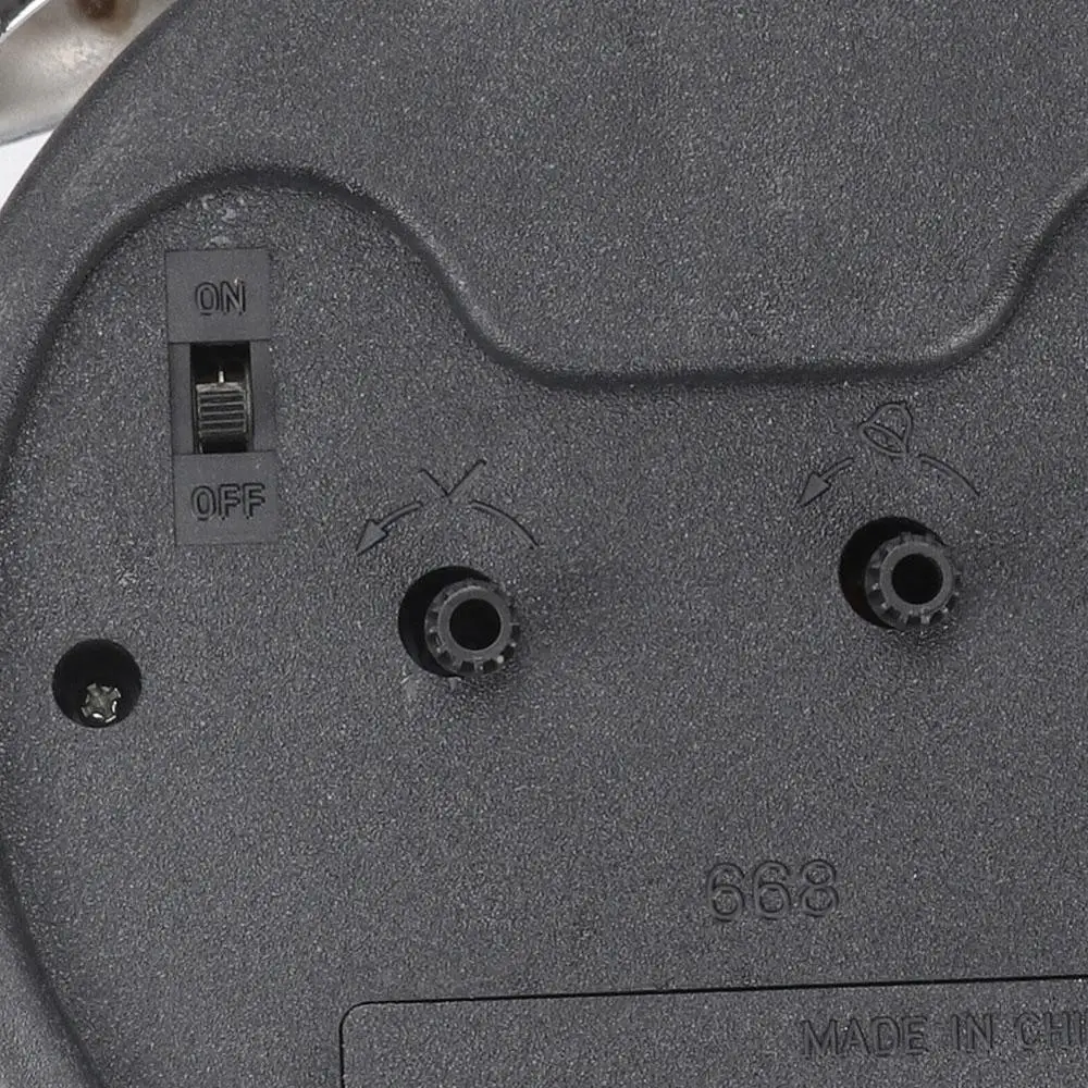 

4 Inch Silent Quartz Strong Double Bell Alarm Clock Metal Alarm Light Night Ringing Silver with Clock Plated 2 Color