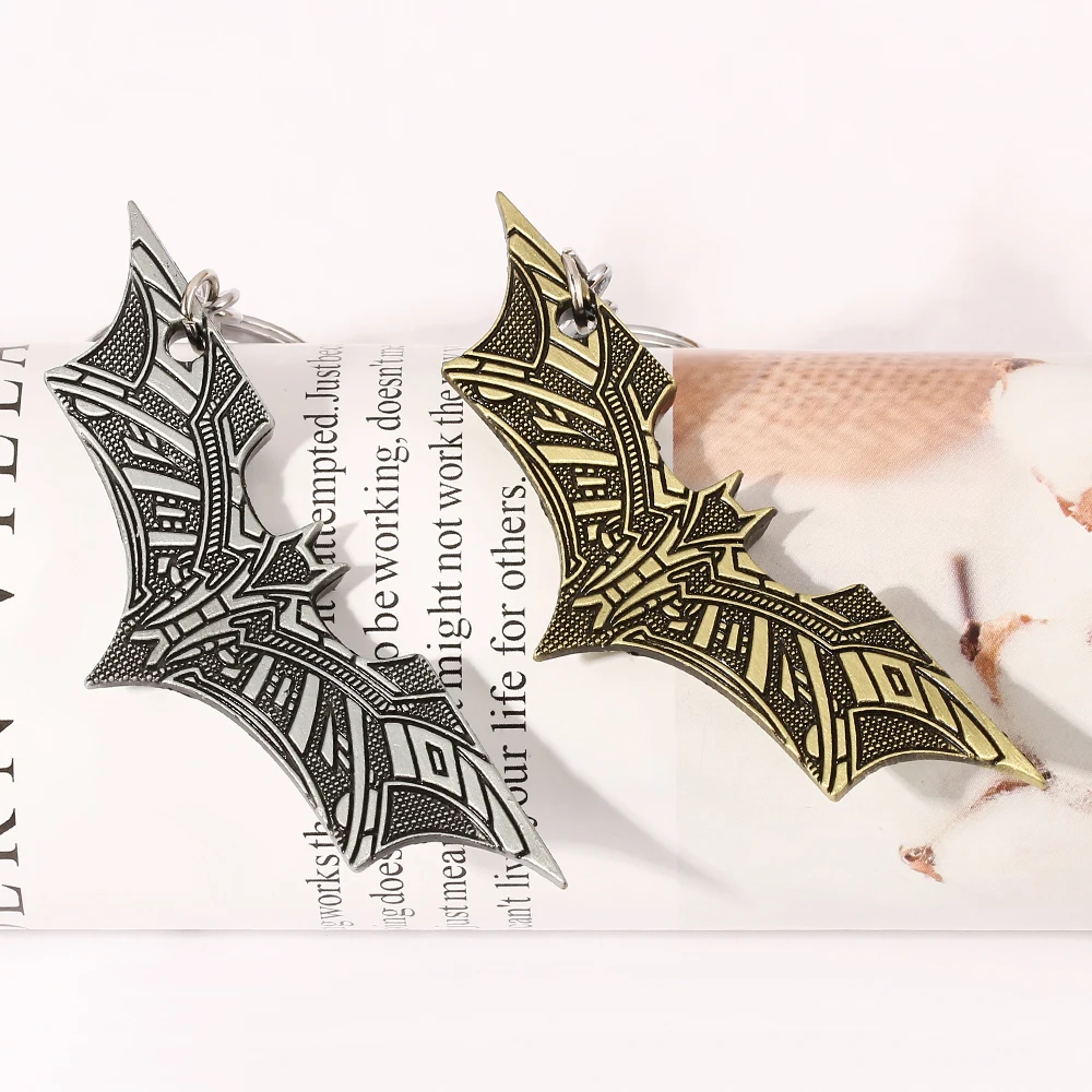 Брелок с подвеской летучая мышь в виде супергероя |