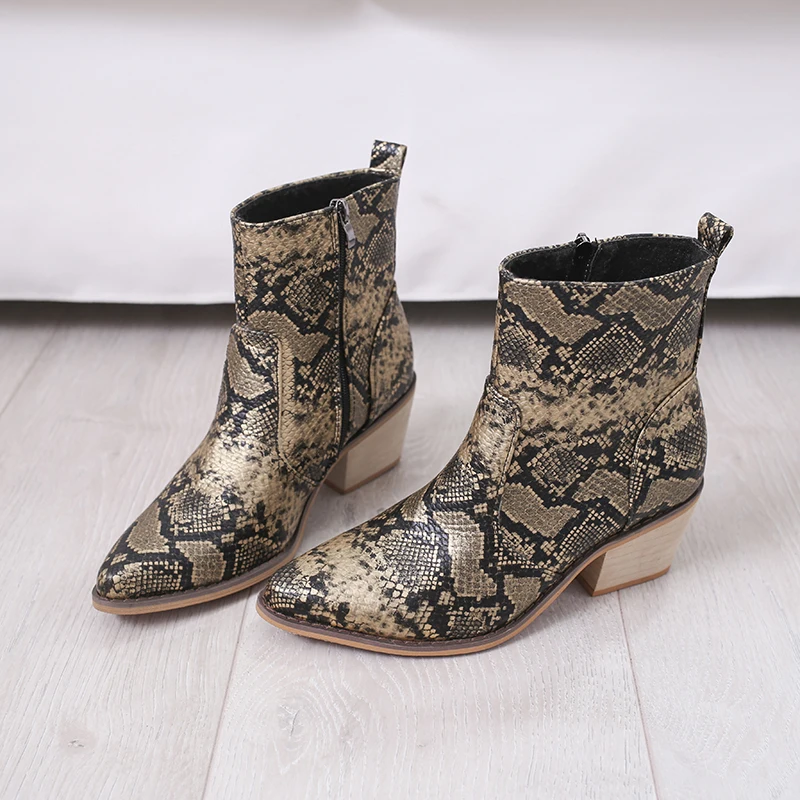 Новинка 2019 года осенние женские полусапожки в стиле ретро с вышивкой и цветочным