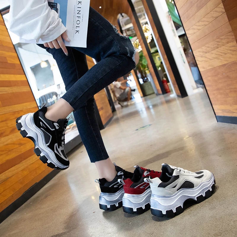 Женские кроссовки на массивной платформе красные черные или белые в стиле ретро