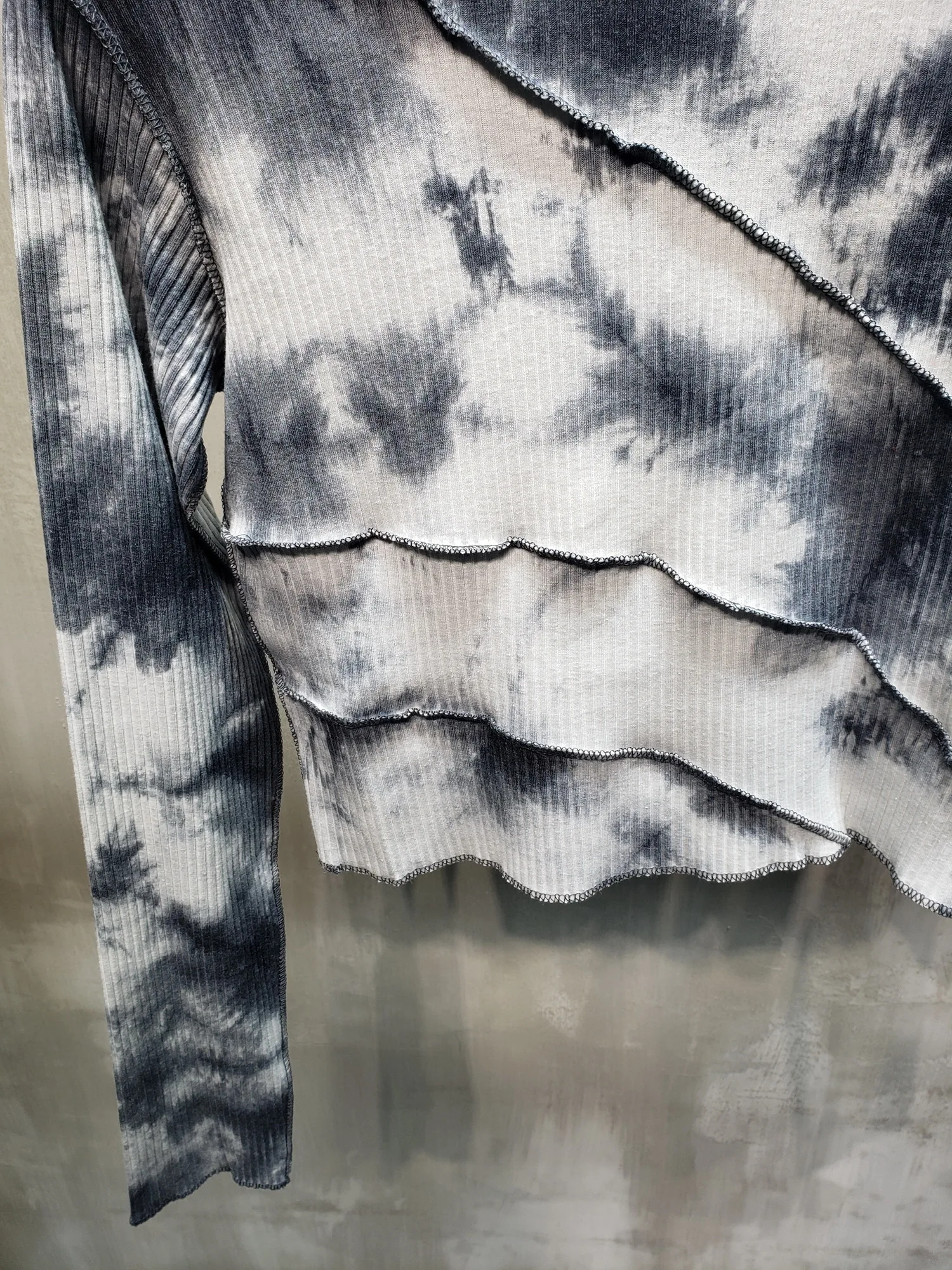 

Internet Celebrity Niche Retro Chinese Ink Style Design Super Short nsional Stitching Gray White Bottoming T-shirt for Women