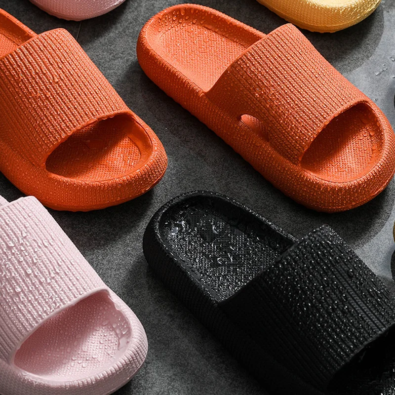 Шлепанцы женские на толстой платформе Нескользящие дышащие мягкие сланцы ЭВА