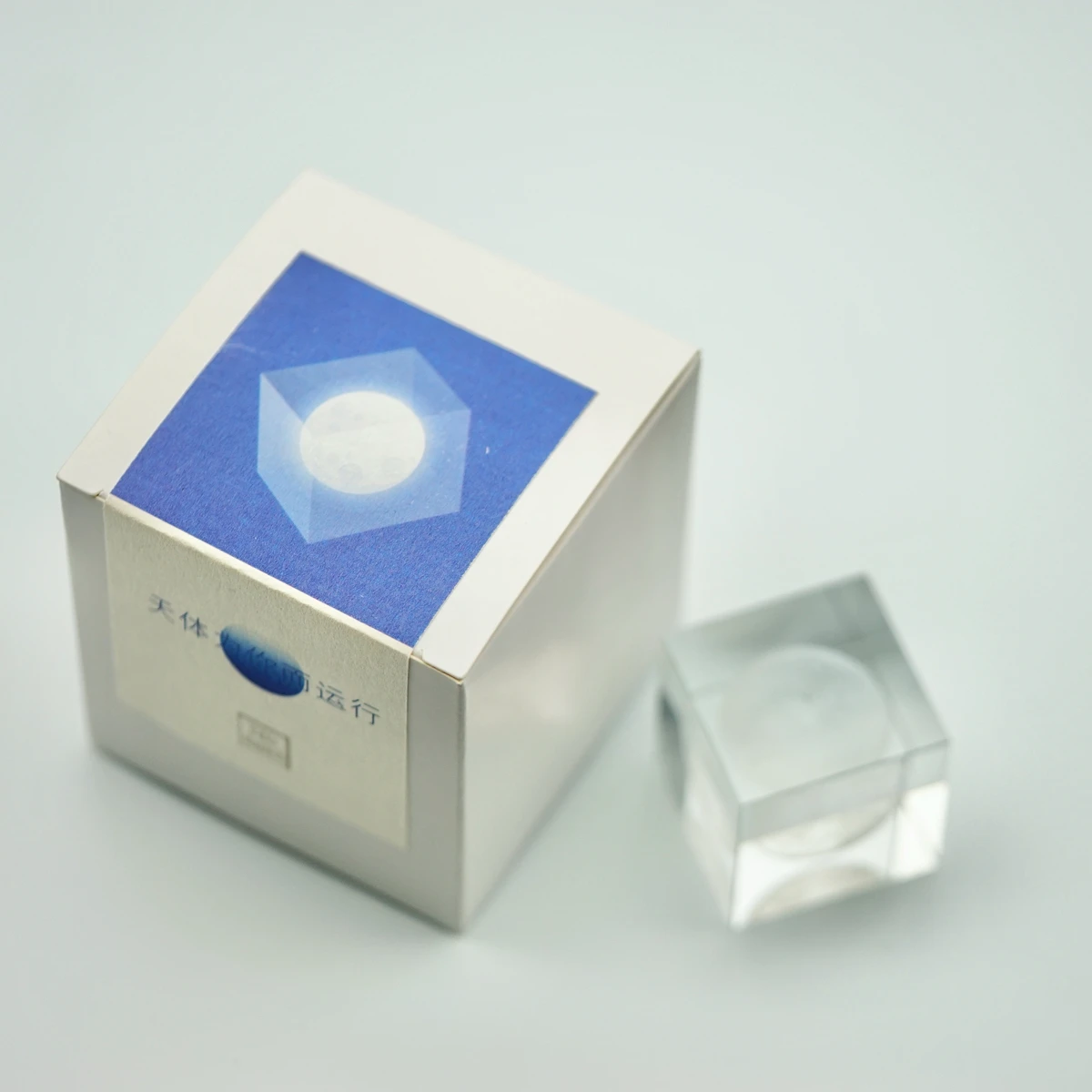 

Crystal Cube Decoration Carved Planet Transparent Small Square Paperweight Cube Crystal Creative Photo Artificial Cube Prism