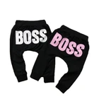 Осенние штаны для мальчиков и девочек модные штаны с надписью BOSS Мягкие хлопковые милые свободные шаровары повседневные штаны Одежда для маленьких девочек От 1 до 5 лет