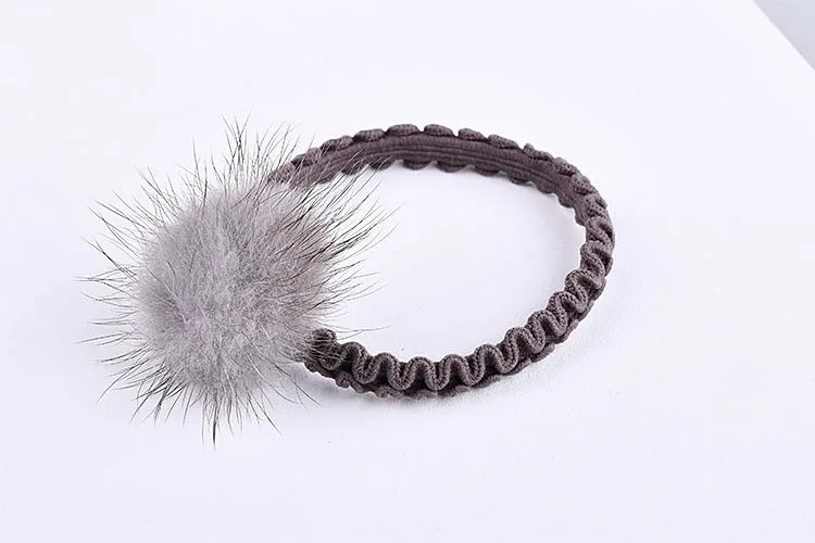 Осенне зимний шарик из меха норки кроличьей шерсти шпилька серьги сделай сам