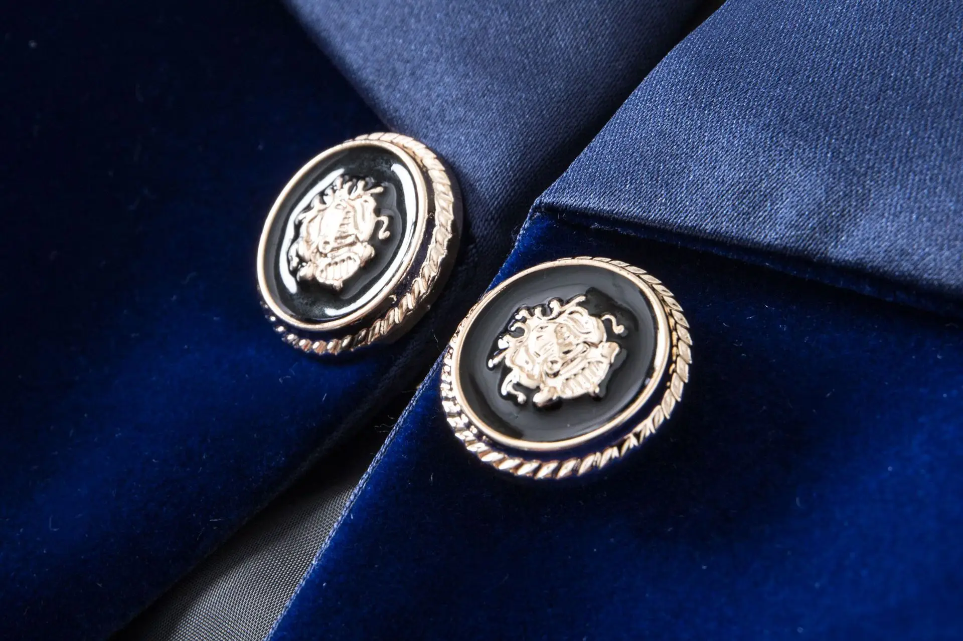 Женский блейзер с пряжкой модный в европейском и американском стиле украшенный