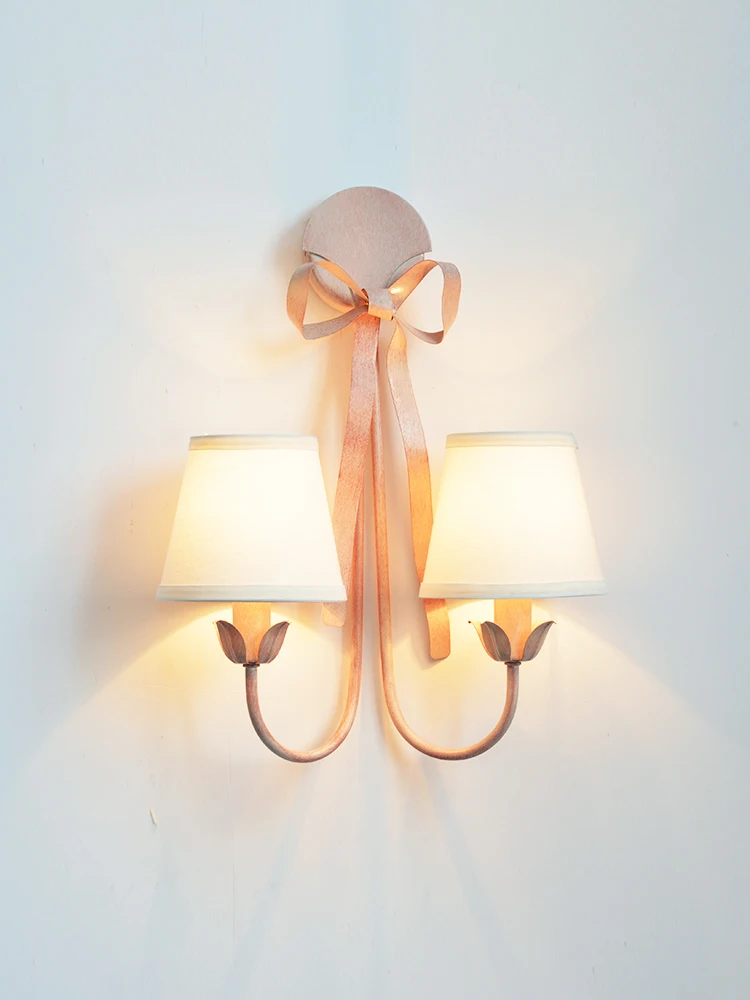 

Железный розовый настенный светильник с бантом для принцессы, американский настенный светильник для спальни для девочек, настенный светил...