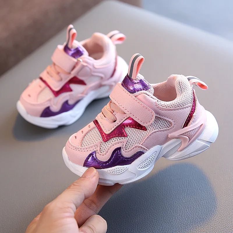 Кроссовки для мальчиков и девочек легкие дышащие на мягкой подошве Спортивная