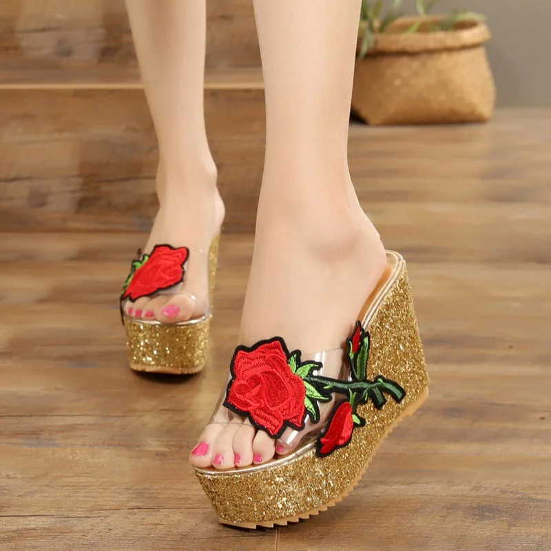 

Женские босоножки на очень высокой танкетке, пикантные прозрачные сандалии с открытым носком, на каблуке со стразами, в корейском и социали...