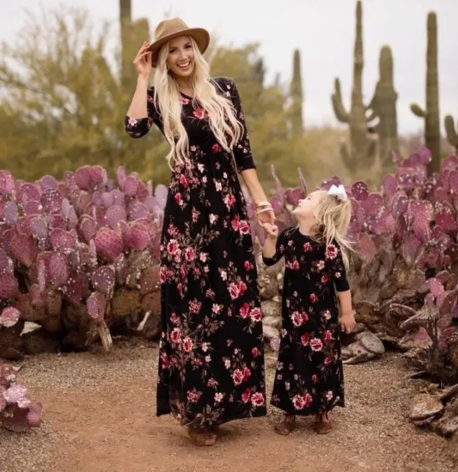 

Family Matching Clothes Fashion Three Quarter Printed Long Dress Mother Daughter Dresses Matching Outfits Mommy and Me Clothing