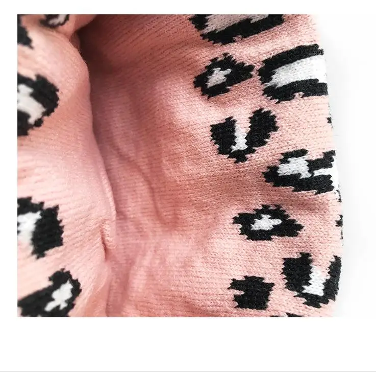 

Fashion Winter Warm Knit Hats Stylish Leopard Hat with Pompom Fashion Caps for Adults