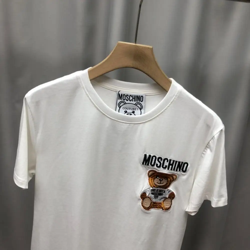 

2021 Moschino T-Shirts Patch Logo Shirts Casual Cotton Short Sleeve Tops O-Neck Cloth for Couples WIth Brand Labels