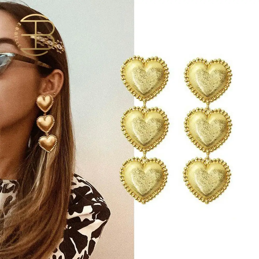 Женские серьги цепочки с тремя сердечками длинные золотистого цвета в стиле панк