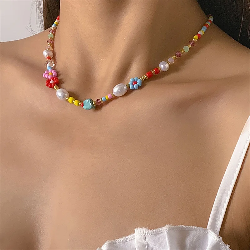 

Bohemian Holiday Style Small Daisy Flower Necklace Simple INS Style Color Rice Bead Necklace Female Suitable For Party Dance