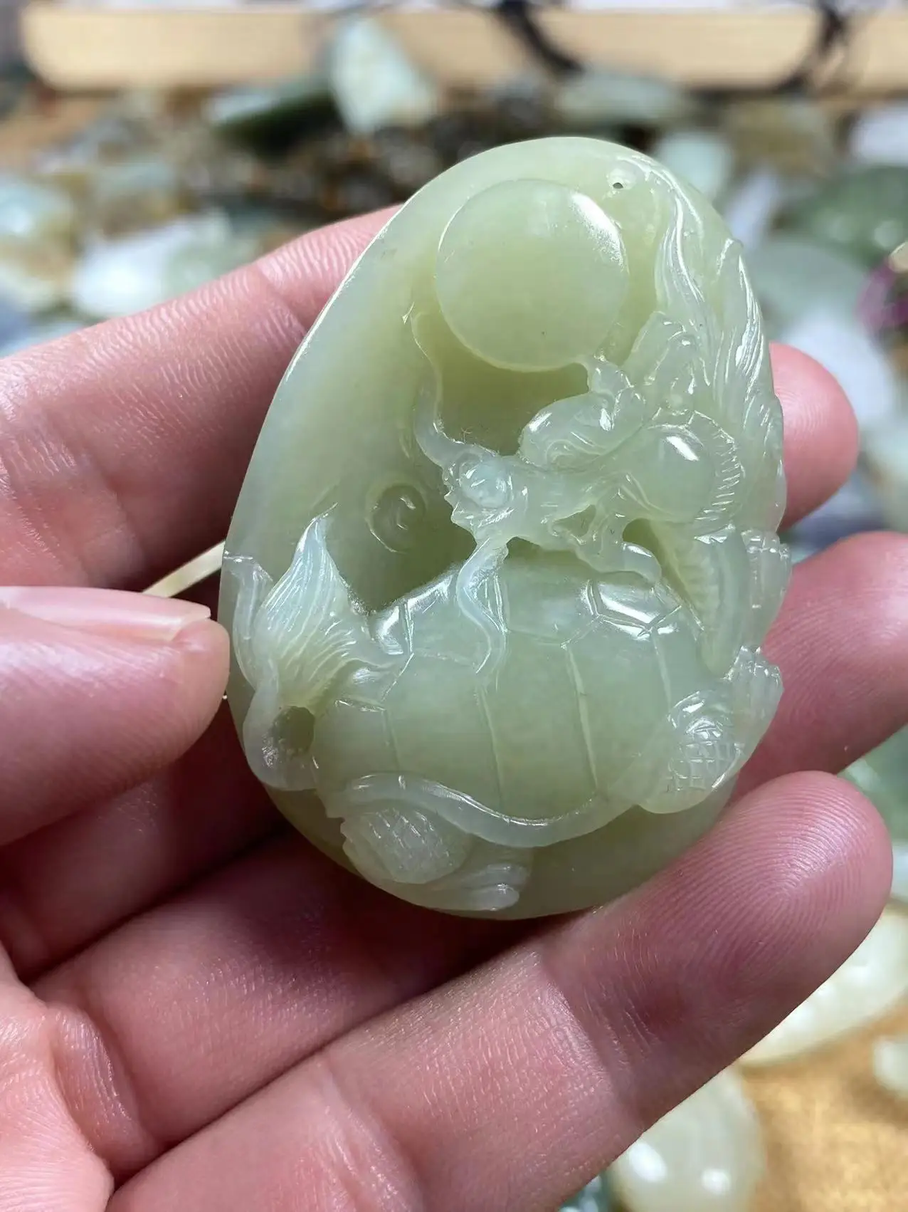 

Натуральные необработанные сорта хотанской (hetian) нефрита HandCarved черепаха дракон нефрита ожерелье для мужчин жадеит и Нефритовой подвеской, ...