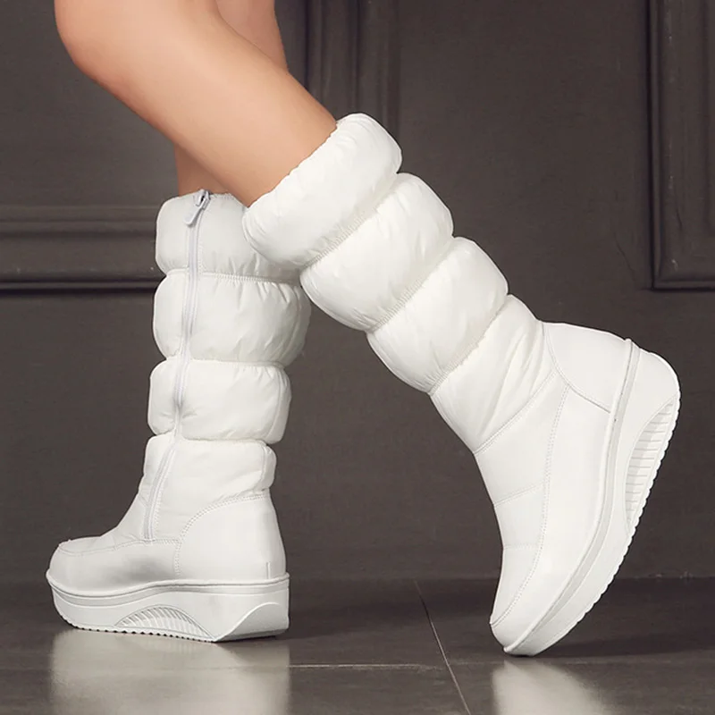 Модные женские сапоги до середины икры зимние на танкетке длинная теплая женская