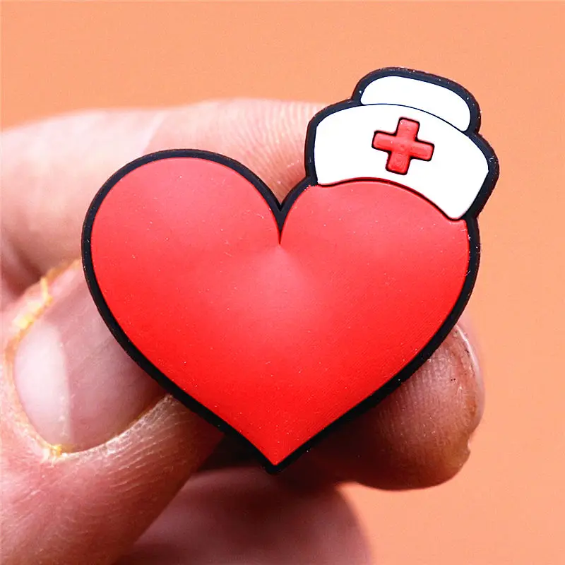 Freeshipping 1pcs Heart-shaped Shoe Charms Queen Green Eyes WOW Shoes Accessories Decoration Fit Croc Jibz Party Kids Gifts U238