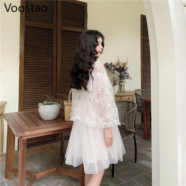 Женское платье в викторианском стиле с низкой грудью и открытыми плечами |