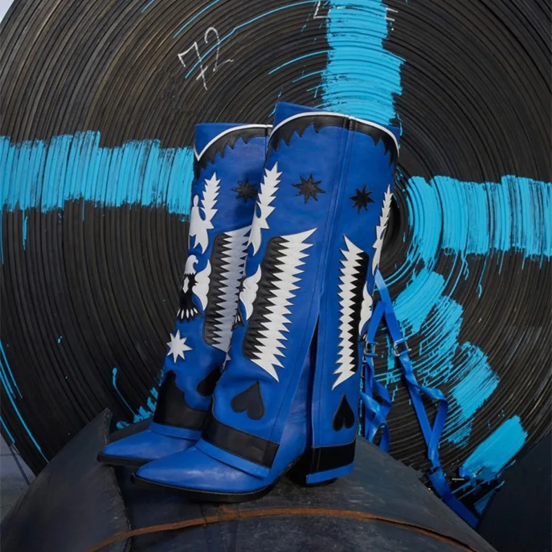 Ботинки женские кожаные с вышивкой белые на толстом каблуке острым носком