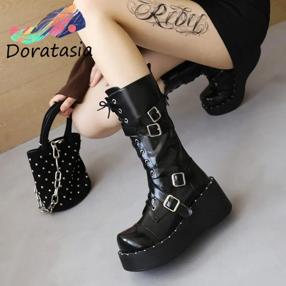

Ботинки на платформе DORATASIA, зимние черные ботинки до середины икры, со шнуровкой и пряжкой, размеры 34-43