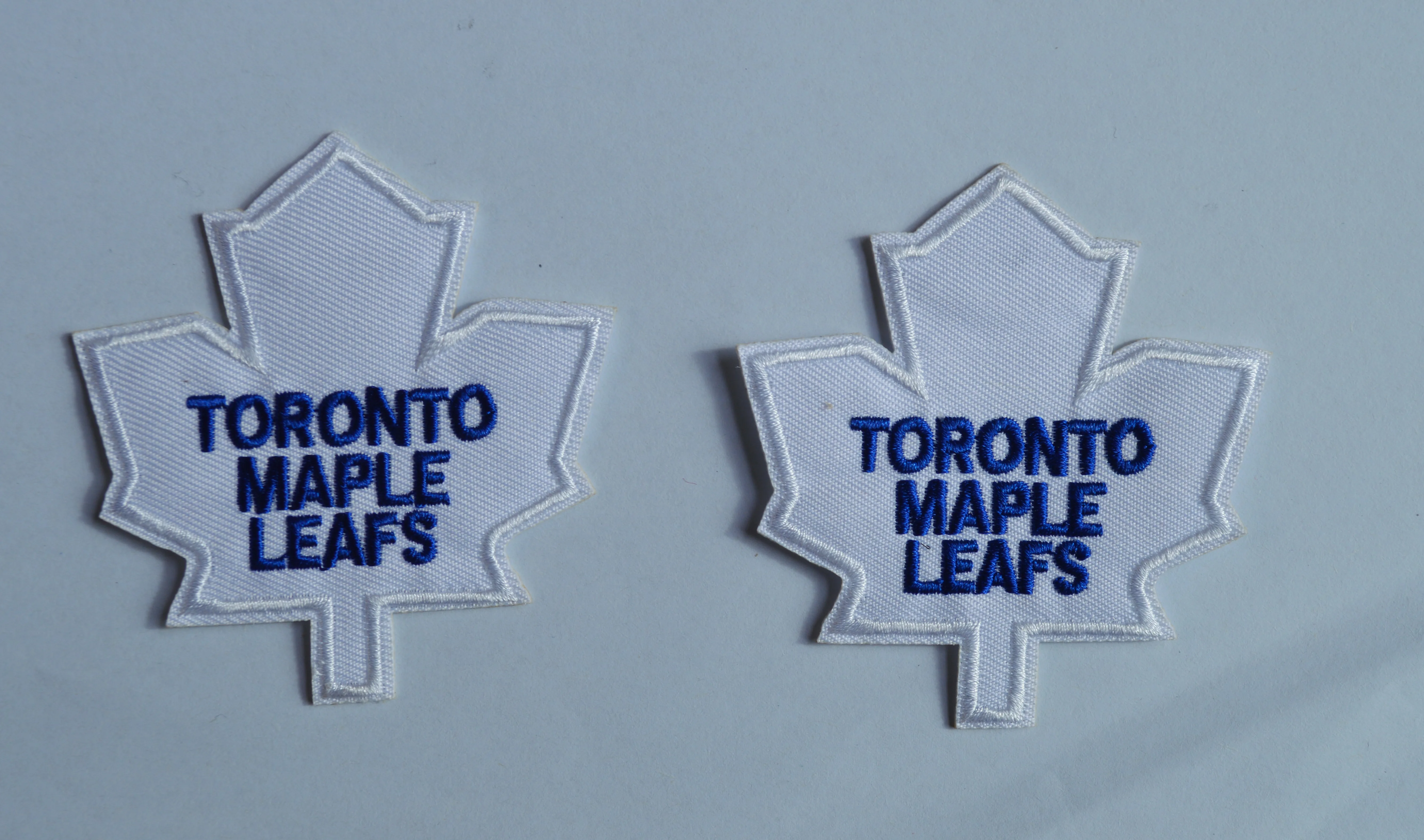

1x Canada national Canadian white maple leaf applique iron-on patch (≈ 7.3 * 7.8 * cm)
