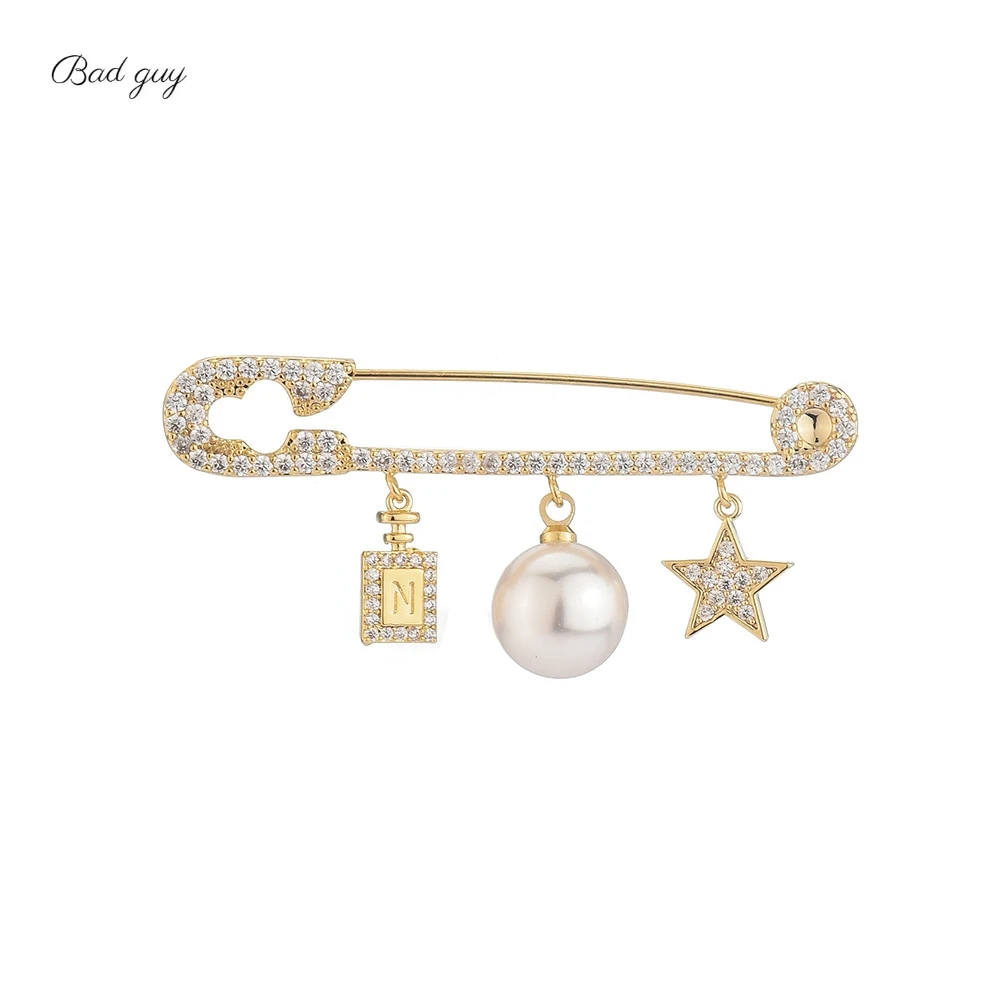 

Женская Брошь с фианитами в деловом стиле