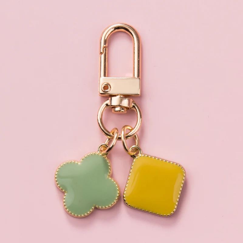 

Simple Metal Keychain Creative Pink White Green Yellow Car Bag Key Ring Men Women Couple Jewelry Lanyard Headset Pendant