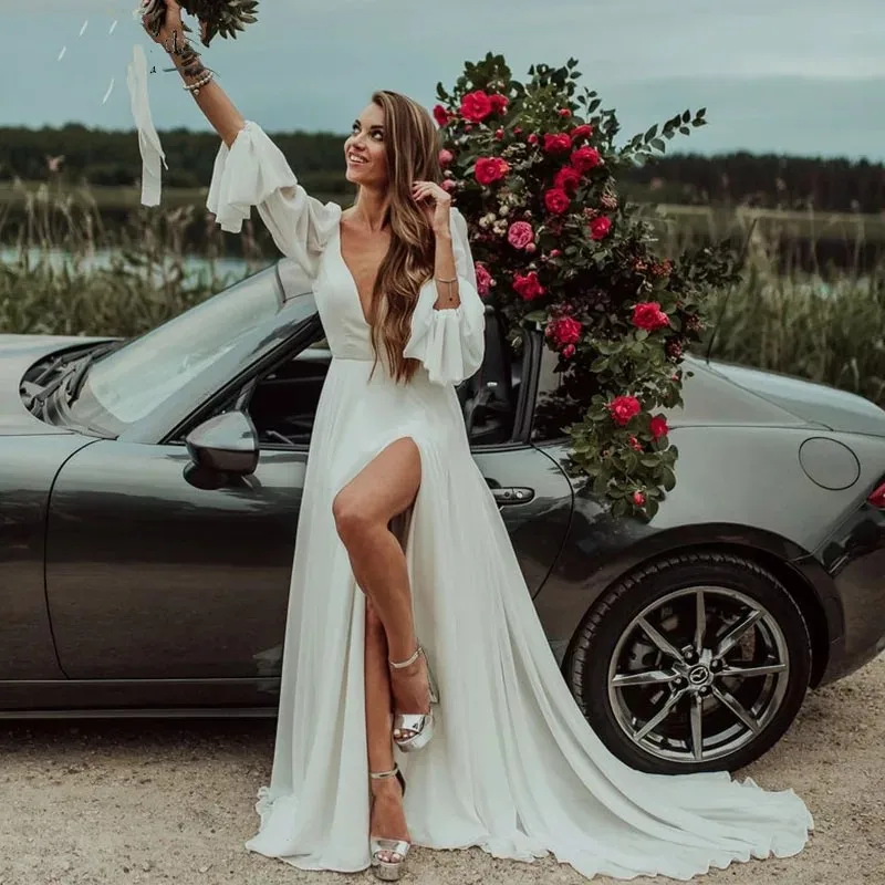 

Beach Chiffon Wedding Dresses Side Split Bridal Gowns Sexy V Neck White Backless Long Sleeves Vintage Simple Robe De Mariee 2021