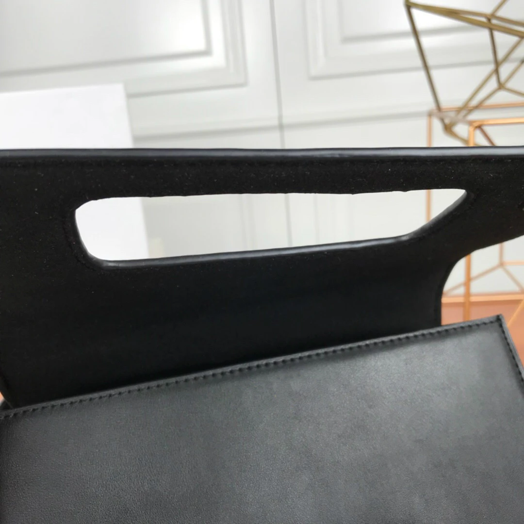 

High quality new shoulder bag luxury leather fashion Seiko hardware accessories can be messenger bag