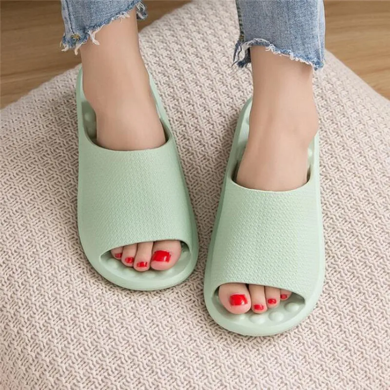 Летние домашние тапочки для пар женские и мужские массажные шлепанцы на мягкой