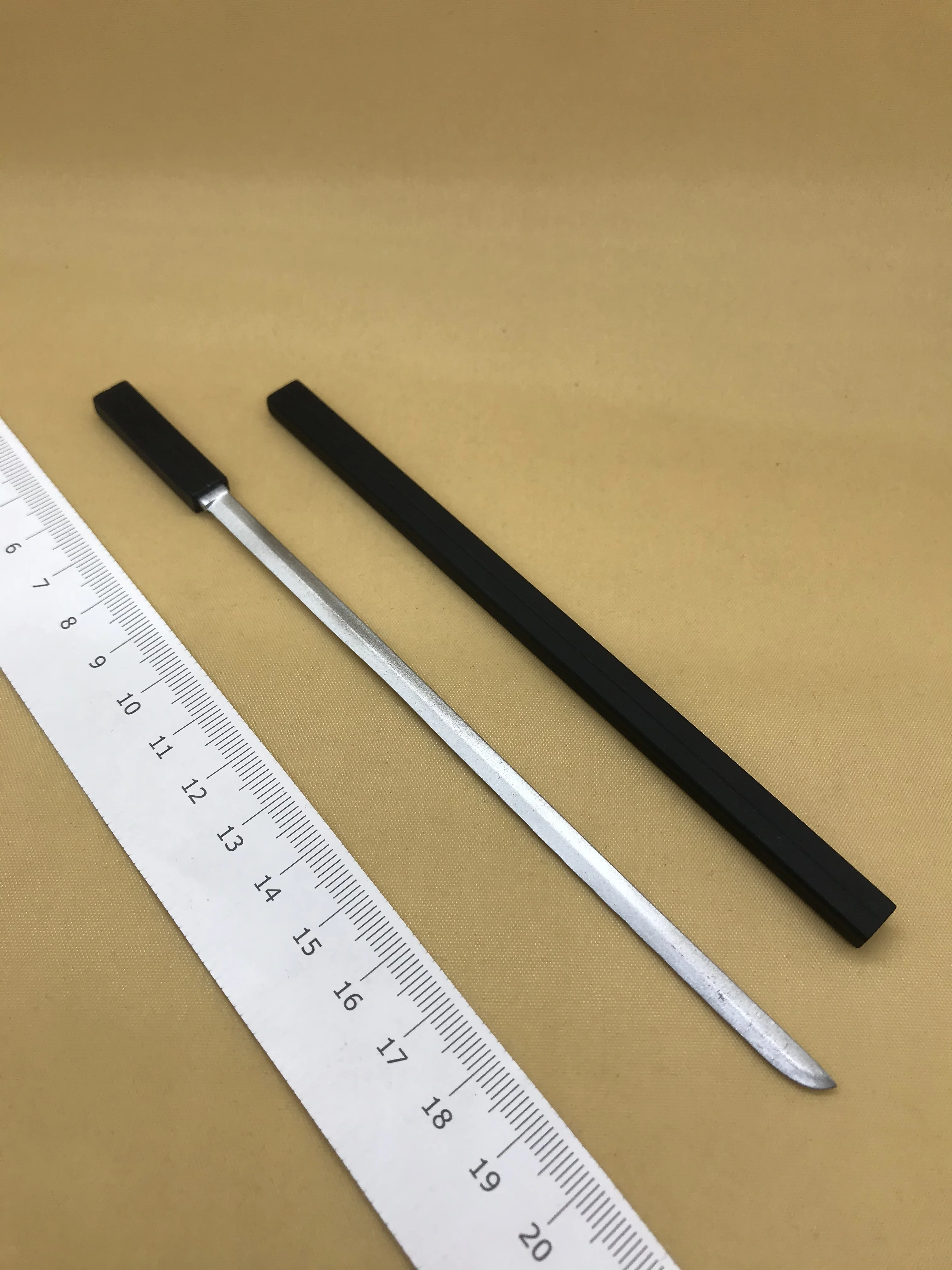 

1/6 Soldier Accessories Model Sasukes Naruto Weapon with Scabbard in Stock for Sale