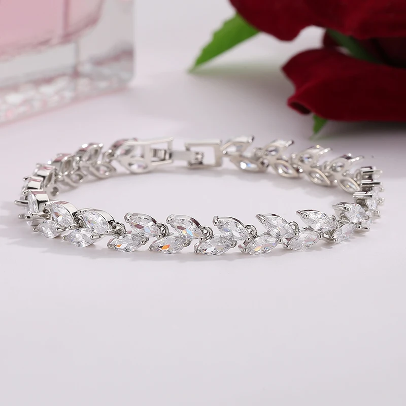 Женский браслет с листьями CARSINEL серебристый цвет прозрачный фианитом 6