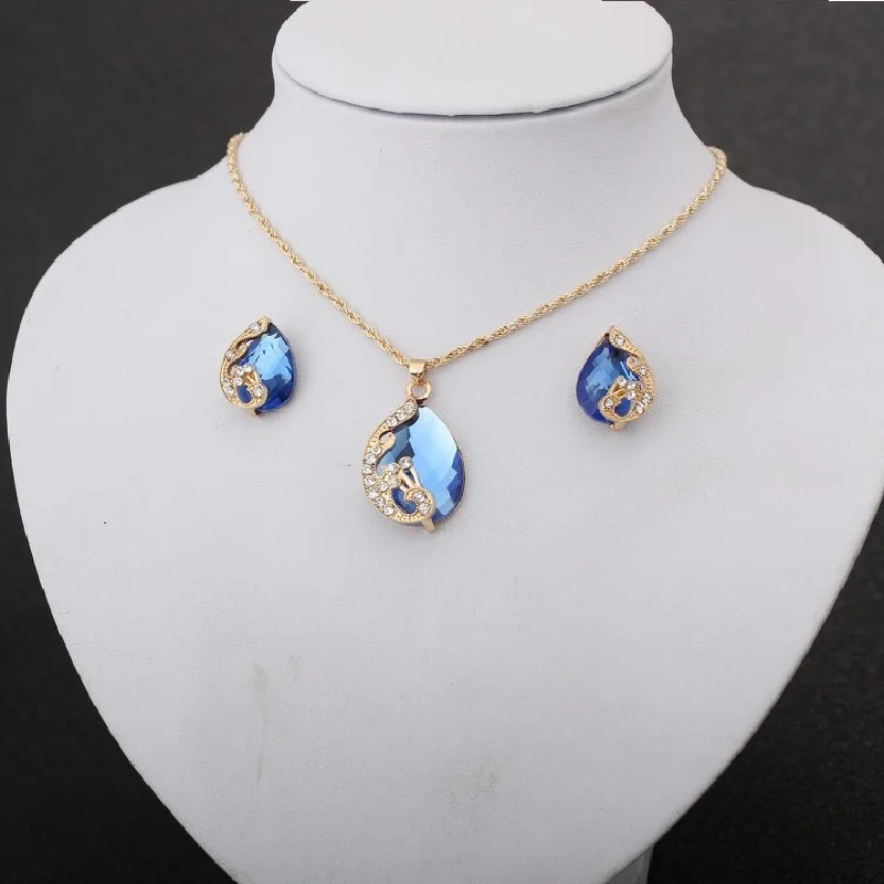

2021 New Exquisite Peacock Crystal Ring Earrings Necklace Three-Piece Suit Bridal Accessories Ladies Summer Outing Dress Up Gift