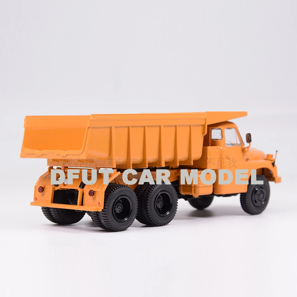 Модель автомобиля игрушечного из сплава в масштабе 1:43 с Советским