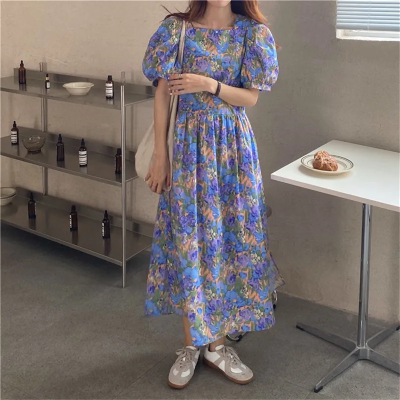 

Женское длинное платье с цветочным принтом, круглым вырезом и высокой талией