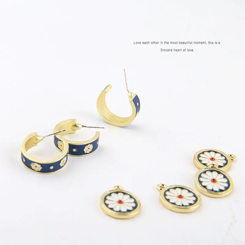 Женские квадратные серьги с образной формы в форме цветка ромашки массивные