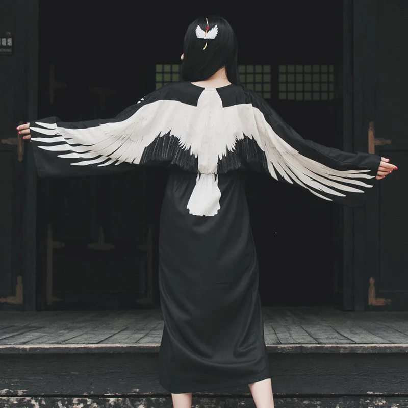 Платье-кимоно женское свободного кроя длинное черное с V-образным вырезом и