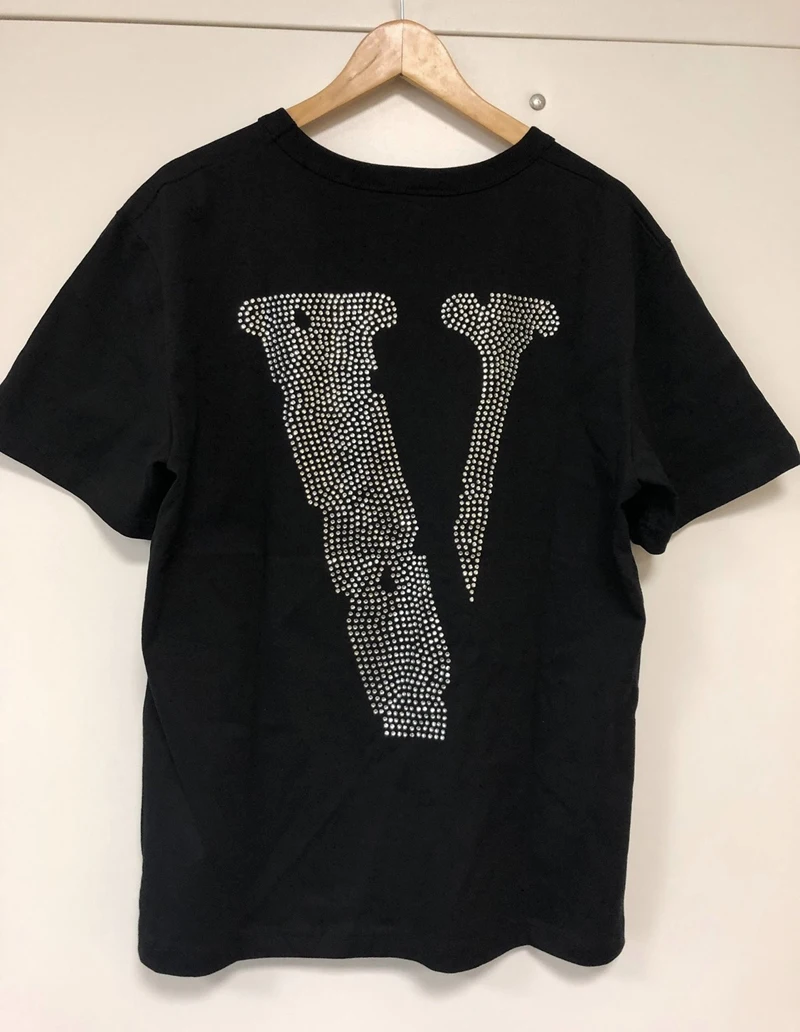 

2021 Vlone pop up guerrilla shop limited hot brick big V men and women loose short-sleeved T-shirt bottoming shirt tide