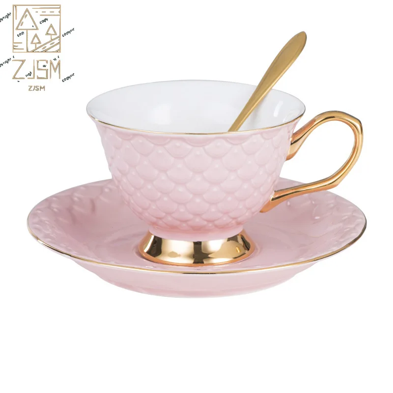 

Fashion Creative Mug Set Couple High End Coffee Cup Gift Gold Handle Mug Fish Scale Ceramic Cup Saucer Spoon Set