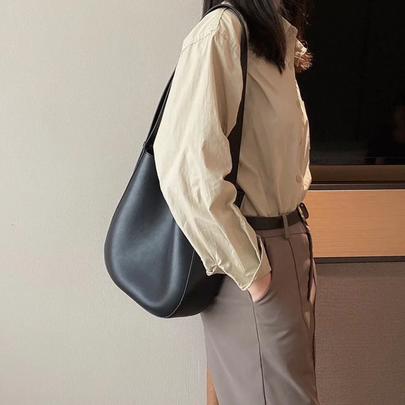 

Bucket bag autumn and winter 2021 new fashion leather women's bag portable One Shoulder Messenger Bag Large Capacity women's bag